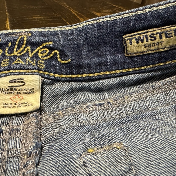 Silver Twisted Short - Picture 4 of 4